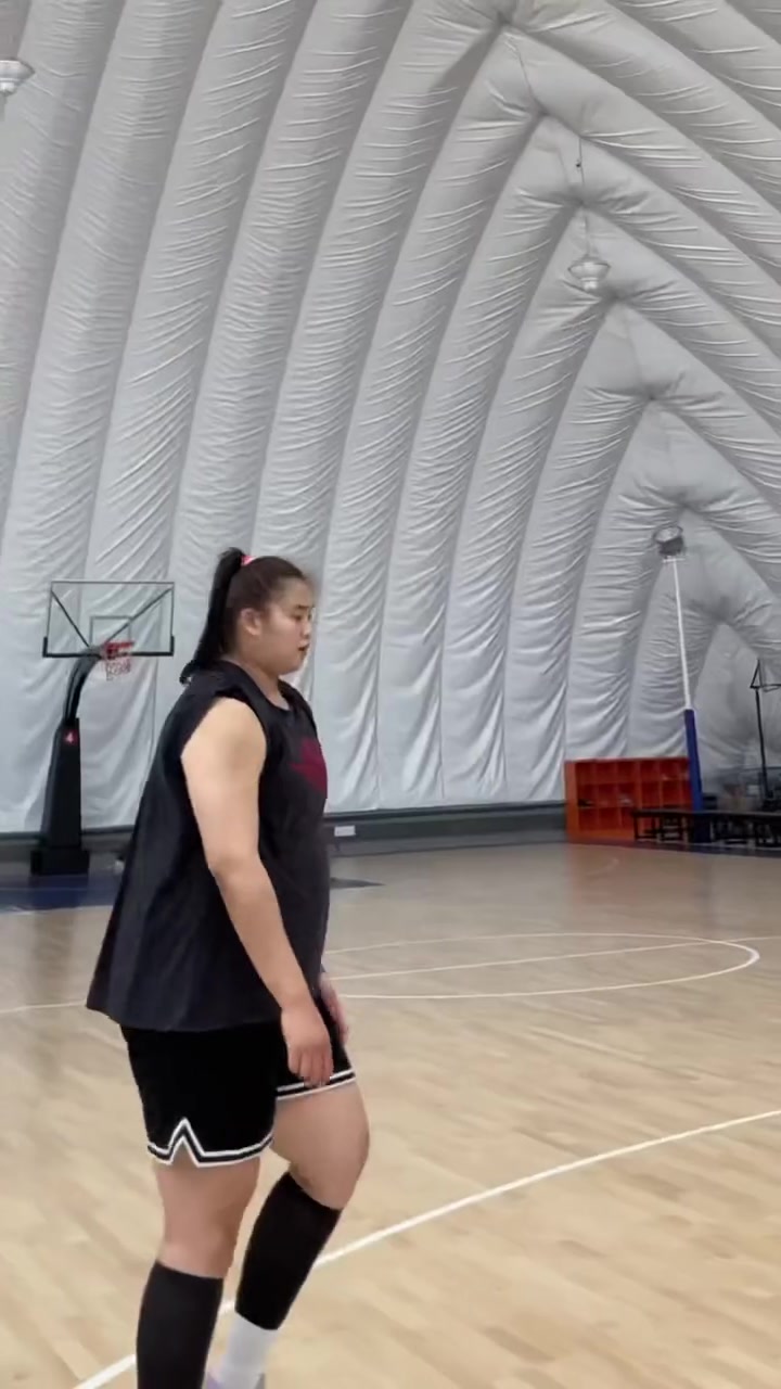 嚯，好魁梧！大寶貝劉禹彤背打你，你能頂住嗎？