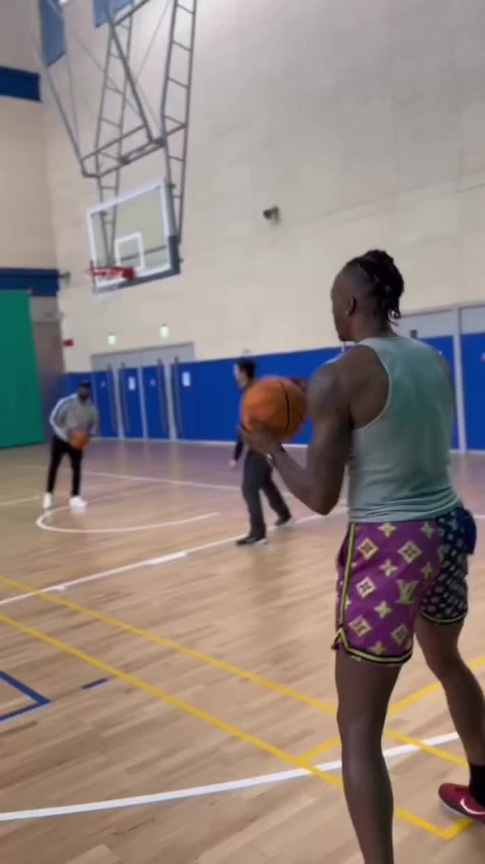 明天要復(fù)出！霍華德ins曬訓(xùn)練視頻：超人就要回歸賽場(chǎng)?。ɑ羧A德的ins賬號(hào)）