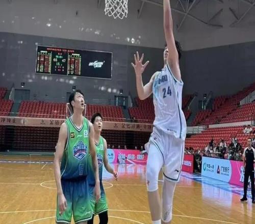 CBA夏季聯(lián)賽東營(yíng)青島國(guó)信制藥6488不敵天津先行者