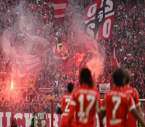 德甲霸主踢瘋了：5球橫掃，狂攬3連勝，凱恩太犀利：獨(dú)造3球