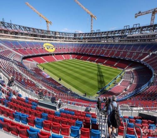 世體：巴薩球迷繼續(xù)噓歐冠會(huì)歌，但俱樂部與歐足聯(lián)關(guān)系很親密