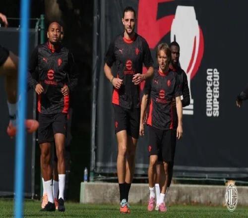 記者丨他倆總是最先來訓(xùn)練最后走