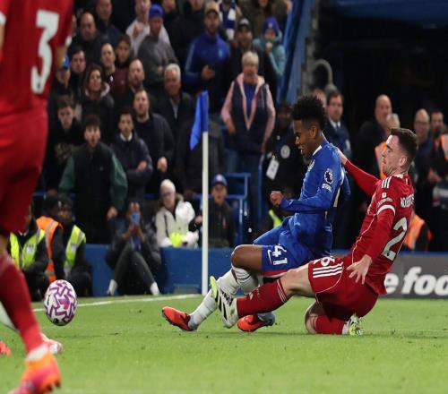 詹俊：斯洛特換人太保守切爾西靠經(jīng)驗與韌性搶下三分