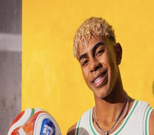 記者：巴薩計劃讓亞馬爾在對陣奧林匹亞科斯的歐冠中首發(fā)出場